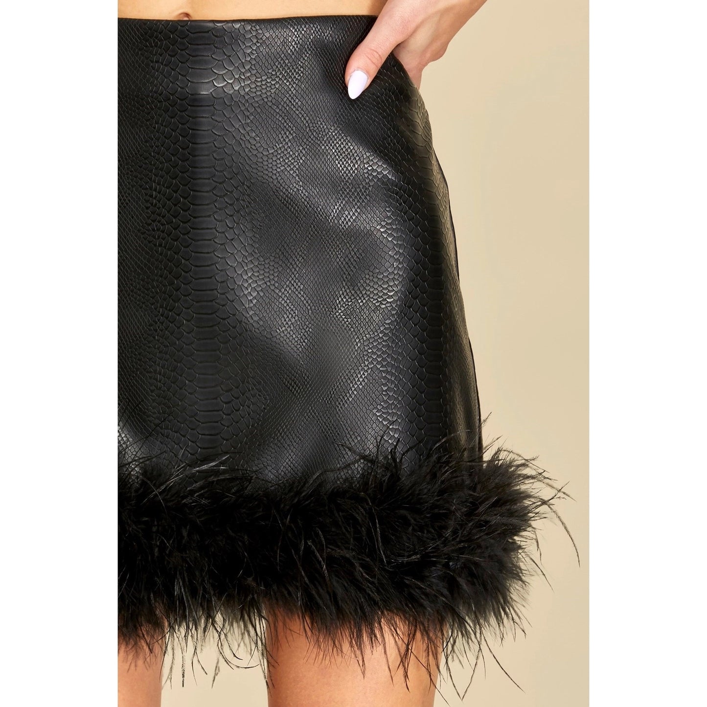 FAUX LEATHER SKIRT FEATHER HEM